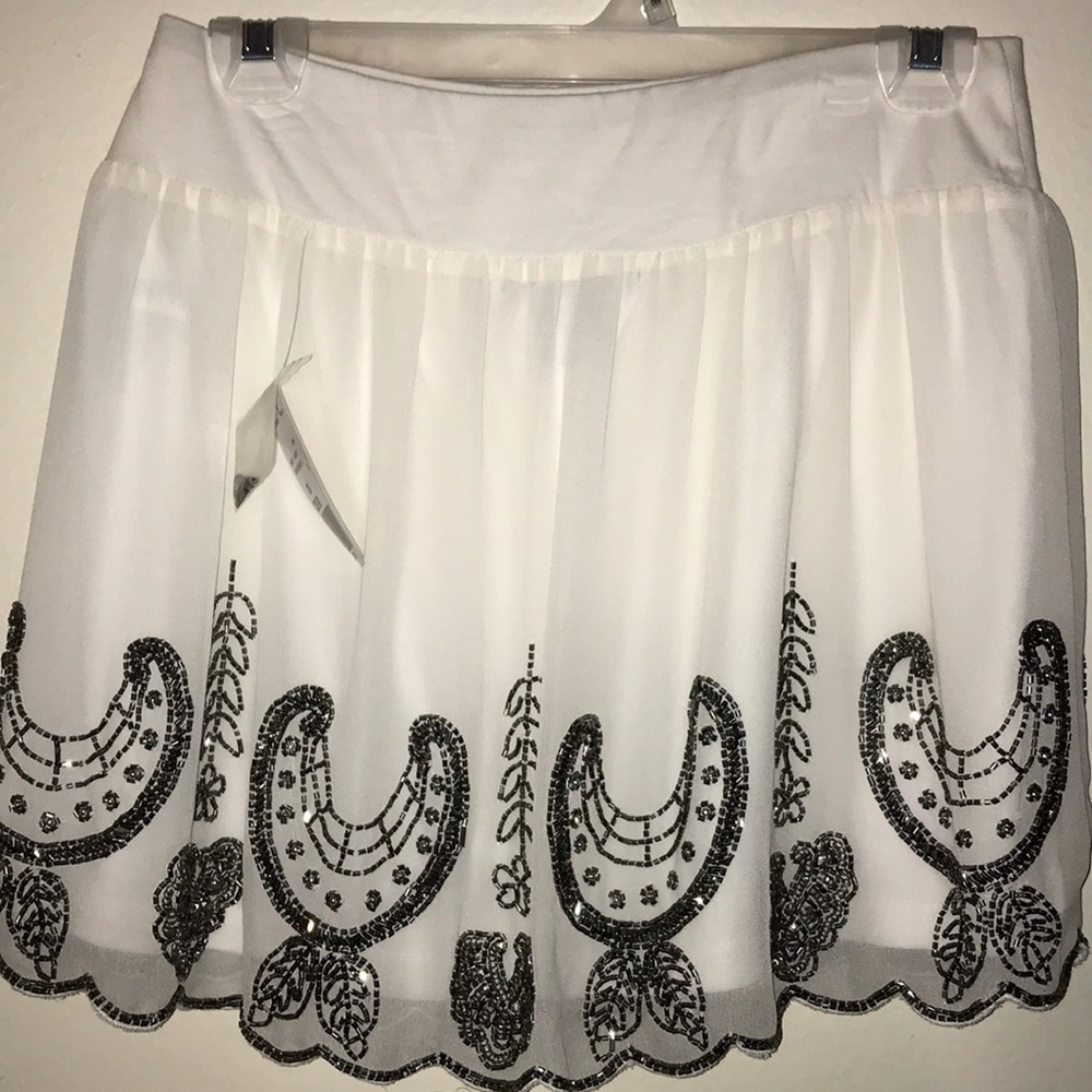 F21 PUFFY N FLUFFY SCALLOP SEQUIN MINI SKIRT ✨🤍